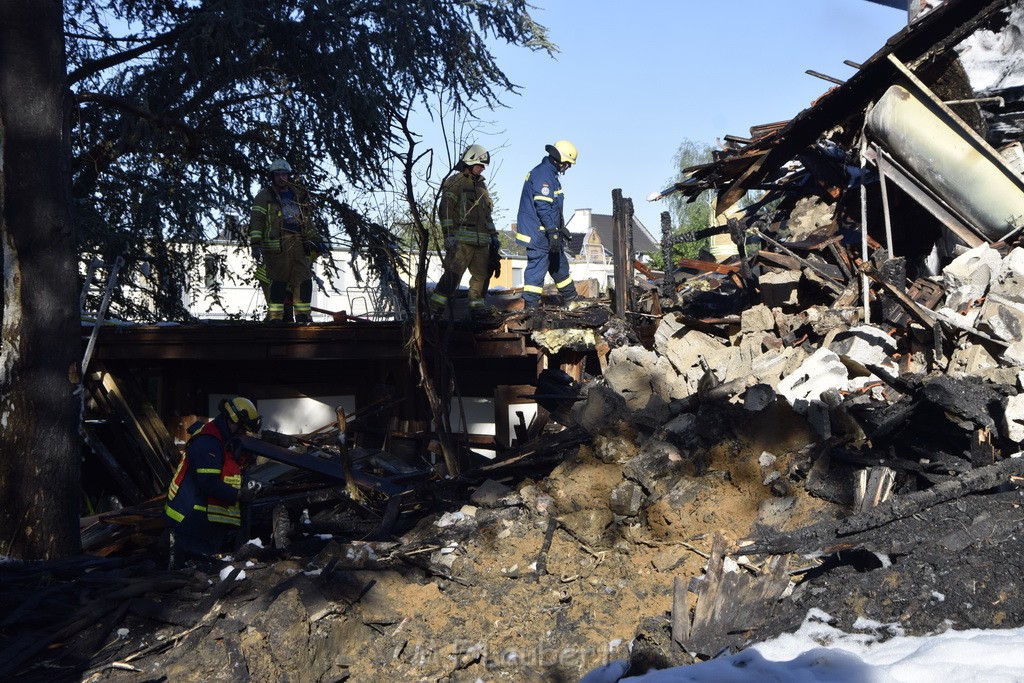 Grossfeuer Einfamilienhaus Siegburg Muehlengrabenstr P1295.JPG - Miklos Laubert